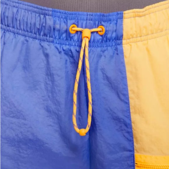 Nike Sportswear Icon Clash Women Shorts CJ2284 500 - Picture 2 of 4